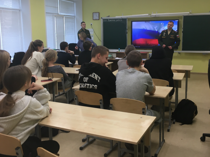 Учащиеся знакомились с условиями поступления Учащиеся знакомились с условиями поступления.